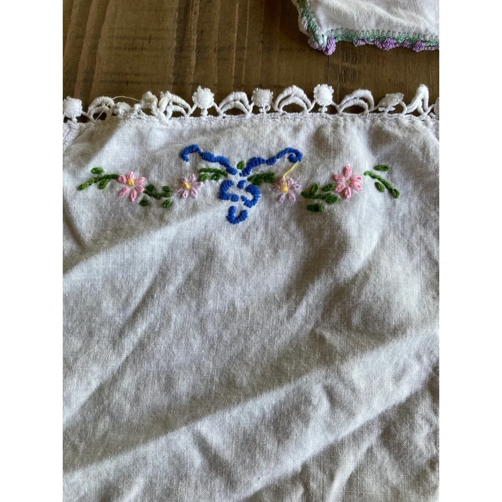 Vintage Hand Embroidered Floral Linen Table Runner & Doilies Set 4pc White Pink